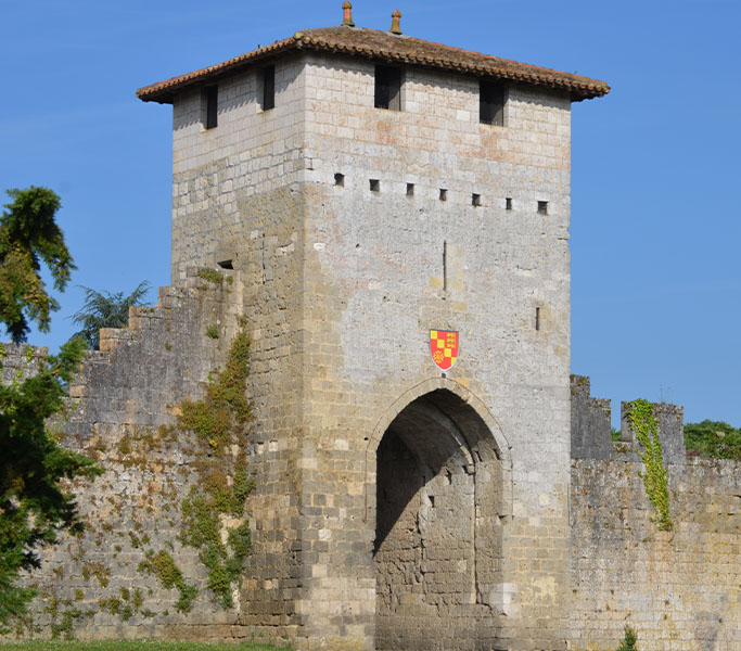 Porte fortifiée de Vianne, bastide médiévale du Lot et Garonne.